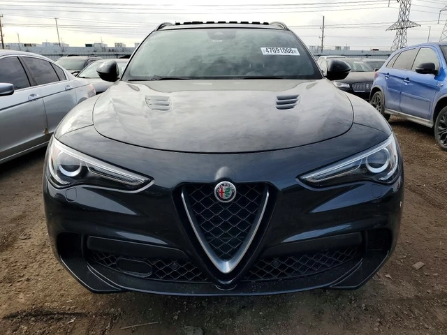 Alfa Romeo Stelvio QUADRIFOGLIO 505HP* HARMAN* DISTRONIC* KEYLESS* ПО - автомобили, коли, обяви за нови и употребявани 1