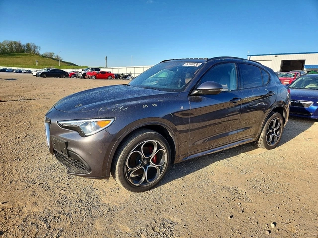 Alfa Romeo Stelvio TI| HARMAN&KARDON| DISTRONIC| ПАНО| - автомобили, коли, обяви за нови и употребявани 1