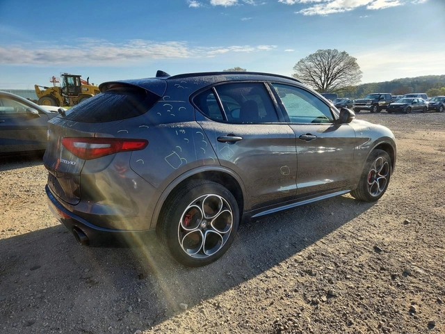Alfa Romeo Stelvio TI| HARMAN&KARDON| DISTRONIC| ПАНО| - автомобили, коли, обяви за нови и употребявани 5