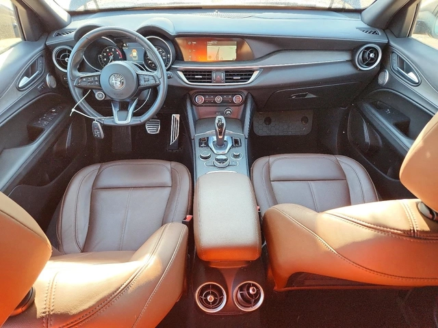 Alfa Romeo Stelvio TI| HARMAN&KARDON| DISTRONIC| ПАНО| - автомобили, коли, обяви за нови и употребявани 7