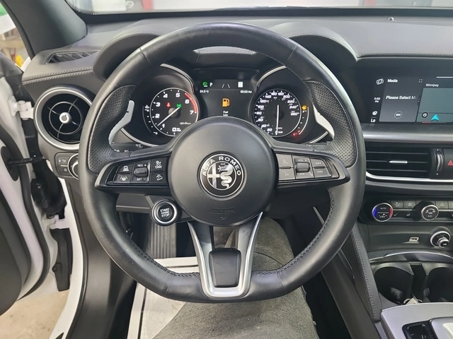 Alfa Romeo Stelvio Veloce * ПАНОРАМА * 2 КЛЮЧА * СЕРВИЗНА ИСТ - автомобили, коли, обяви за нови и употребявани 11
