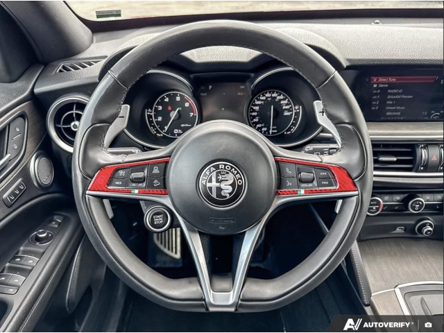 Alfa Romeo Stelvio Ti Sport / HARMAN KARDON / ПАНОРАМА / - автомобили, коли, обяви за нови и употребявани 12