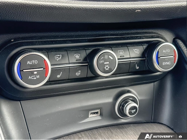 Alfa Romeo Stelvio Ti Sport / HARMAN KARDON / ПАНОРАМА / - автомобили, коли, обяви за нови и употребявани 15