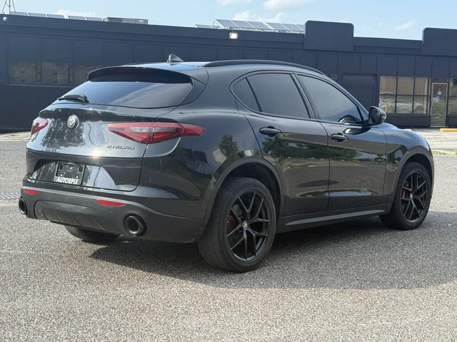 Alfa Romeo Stelvio Ti AWD* HARMAN KARDON* DISTRONIC* PANORAMA* - автомобили, коли, обяви за нови и употребявани 4