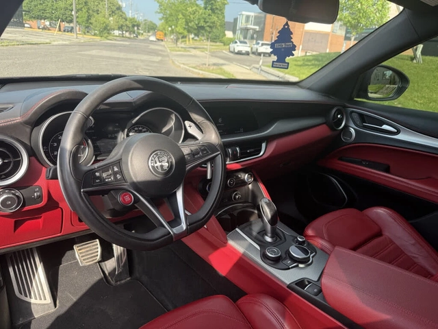Alfa Romeo Stelvio Ti AWD* HARMAN KARDON* DISTRONIC* PANORAMA* - автомобили, коли, обяви за нови и употребявани 8