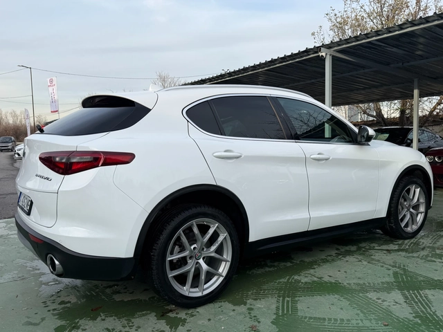 Alfa Romeo Stelvio TI AWD - автомобили, коли, обяви за нови и употребявани 3