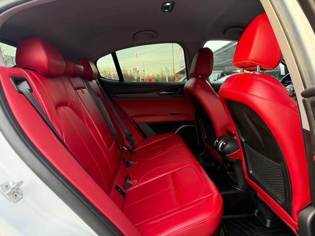 Alfa Romeo Stelvio TI AWD - автомобили, коли, обяви за нови и употребявани 9