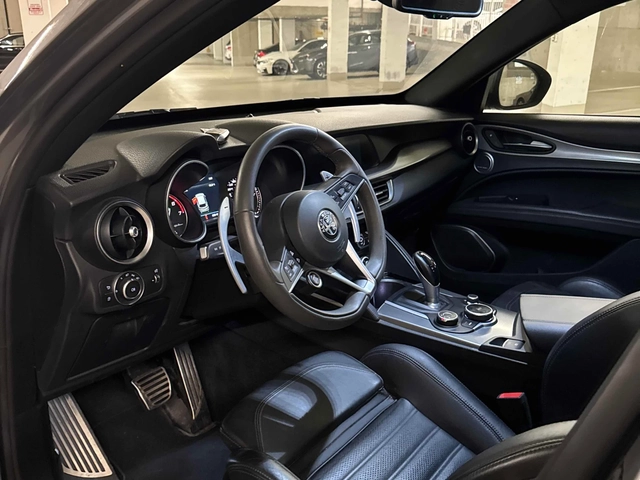 Alfa Romeo Stelvio TI* AWD* Пано* Сервизна история - автомобили, коли, обяви за нови и употребявани 4