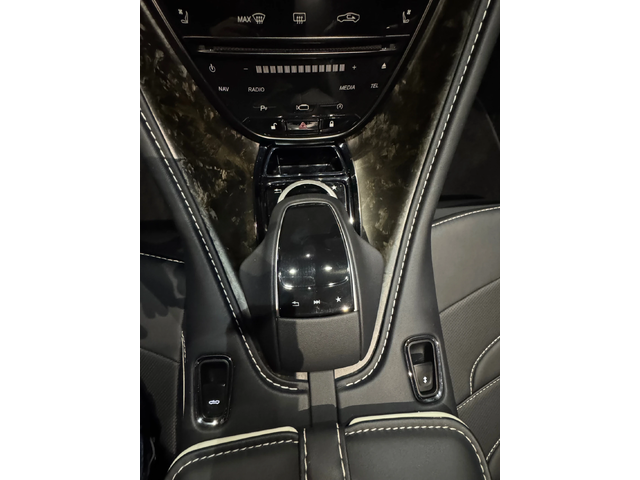   V12 Superleggera Volante - автомобили, коли, обяви за нови и употребявани 10