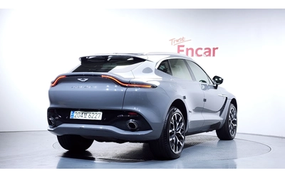 aston-martin-dbx - 3