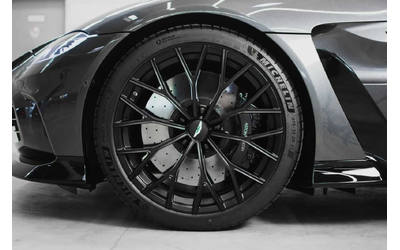 aston-martin-v12-vantage - 3