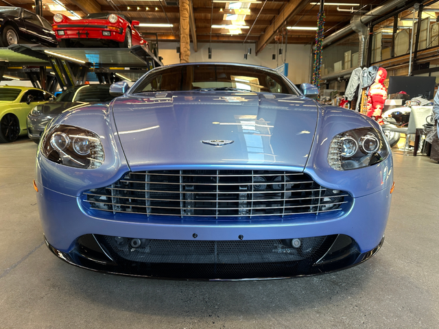 ASTON V8 Vantage 4.7L 8cyl Rear Wheel Drive - автомобили, коли, обяви за нови и употребявани 4