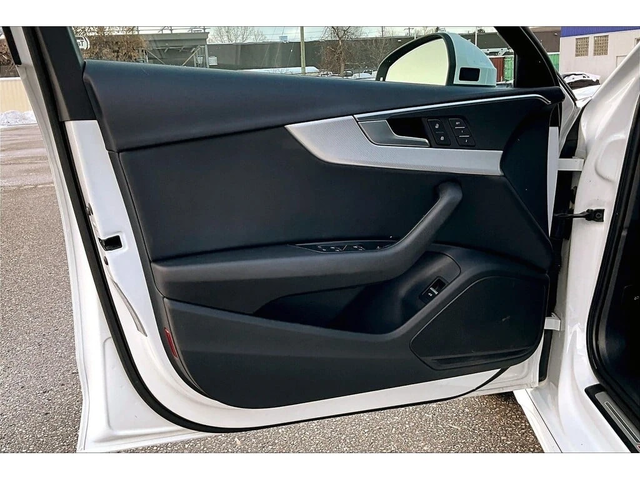 Audi A4 * Progressiv | Navigation | Heated Seats | Moonroo - автомобили, коли, обяви за нови и употребявани 1