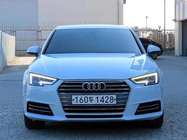 Audi A4 2.0 TDI Premium - автомобили, коли, обяви за нови и употребявани 1