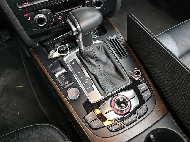 Audi A4 2.0 TDI Dynamic B8 - автомобили, коли, обяви за нови и употребявани 8