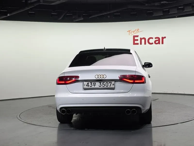 Audi A4 2.0 TDI Dynamic B8 - автомобили, коли, обяви за нови и употребявани 3