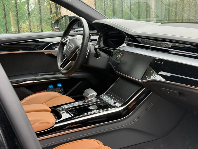 Audi A8 Гаранционен Реален пробег - автомобили, коли, обяви за нови и употребявани 9
