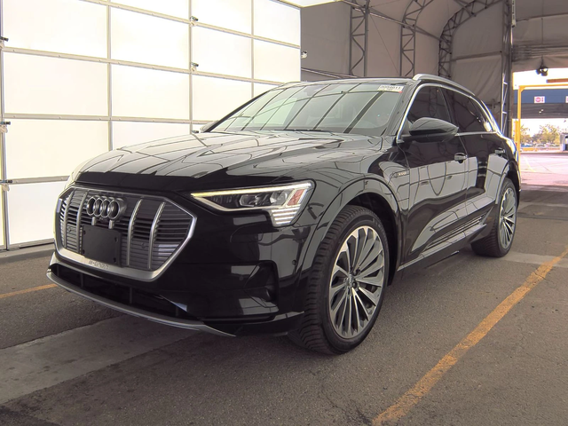 Audi E-Tron PRESTIGE* B&O* МАСАЖ* 360* LANE ASSIST* PANO* ОБДУ - автомобили, коли, обяви за нови и употребявани 0