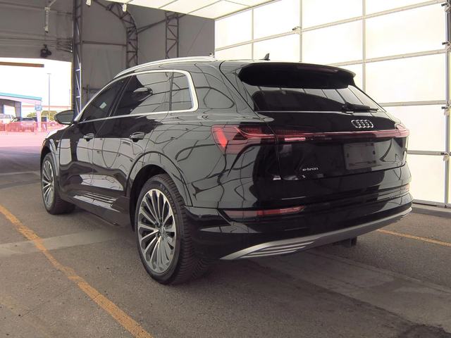 Audi E-Tron PRESTIGE* B&O* МАСАЖ* 360* LANE ASSIST* PANO* ОБДУ - автомобили, коли, обяви за нови и употребявани 5
