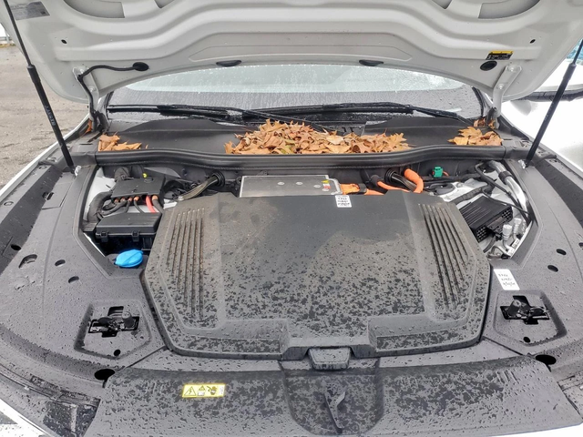 Audi E-Tron PREMIUM* - автомобили, коли, обяви за нови и употребявани 6