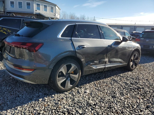 Audi E-Tron PRESTIGE - автомобили, коли, обяви за нови и употребявани 2