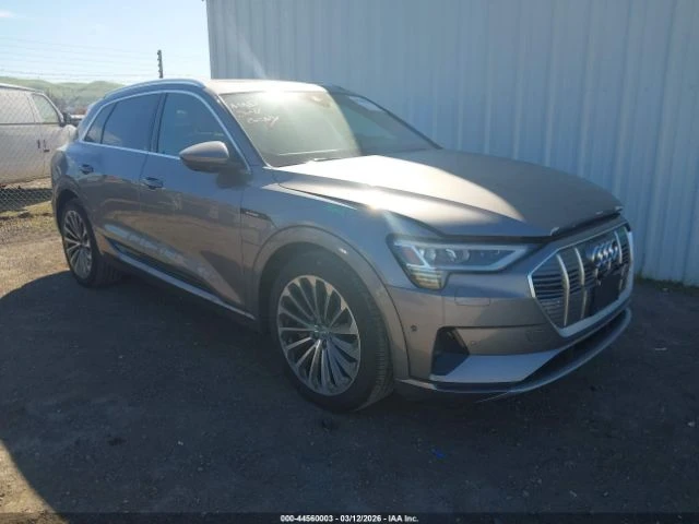 Audi E-Tron PREMIUMPLUS* PANO* ПОДГРЕВ* ОБДУХ* 360 - автомобили, коли, обяви за нови и употребявани 0