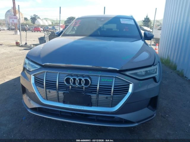 Audi E-Tron PREMIUMPLUS* PANO* ПОДГРЕВ* ОБДУХ* 360 - автомобили, коли, обяви за нови и употребявани 1