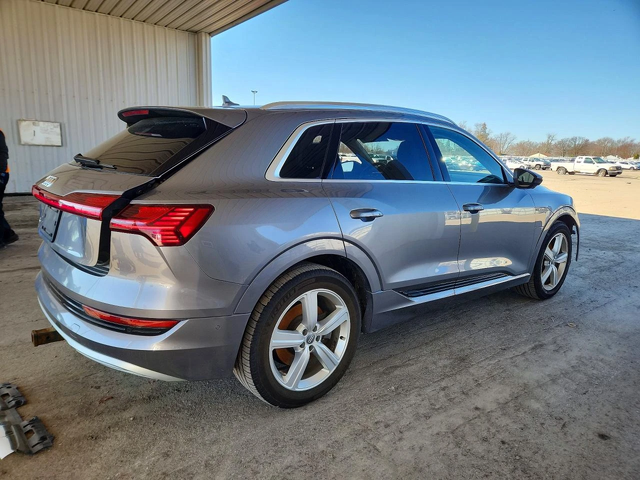 Audi E-Tron PRESTIGE - автомобили, коли, обяви за нови и употребявани 4