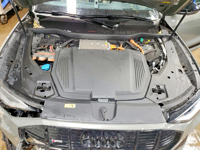 Audi E-Tron * CHRONOS* КОЖА* ПАНОРАМА* ПОДГРЕВ* QUATTRO* - автомобили, коли, обяви за нови и употребявани 10