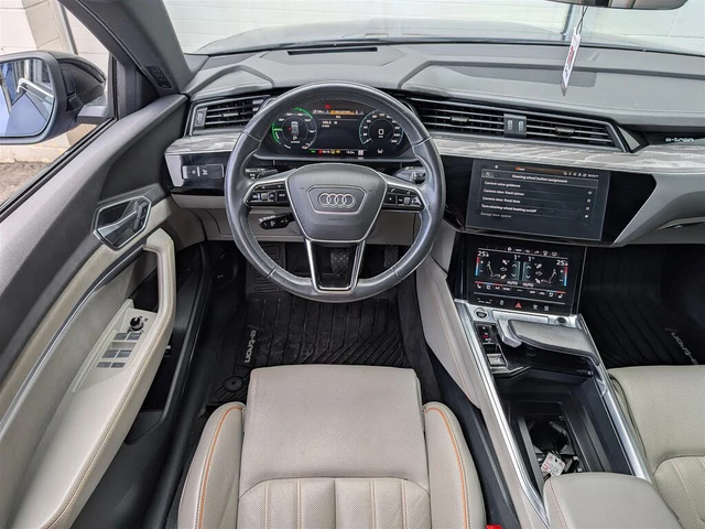 Audi E-Tron TECHNIK* QUATTRO* АвтоКредит* (ЦЕНА ДО БГ) - автомобили, коли, обяви за нови и употребявани 11