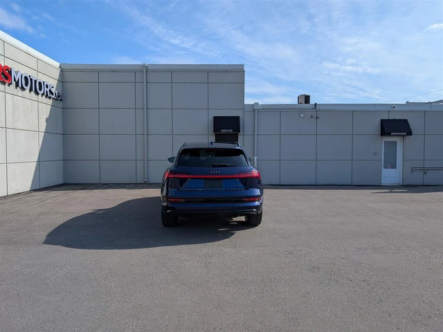 Audi E-Tron TECHNIK* QUATTRO* АвтоКредит* (ЦЕНА ДО БГ) - автомобили, коли, обяви за нови и употребявани 3