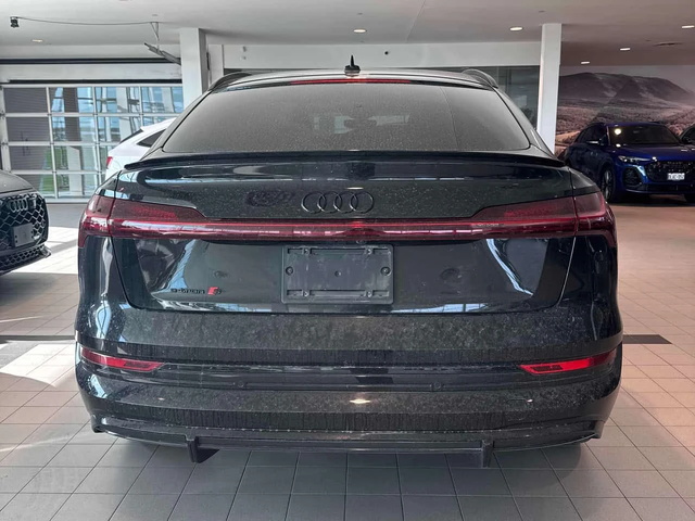 Audi E-Tron * S * ПРЕДСТАВИТЕЛСТВО * 360 * ПОДГРЕВ * ПАМЕТ - автомобили, коли, обяви за нови и употребявани 3