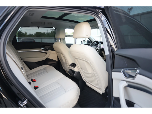 Audi e-Тron e-Тron - автомобили, коли, обяви за нови и употребявани 9