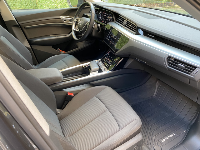 Audi E-Tron 50 quattro Business edition/ 90% SOH - автомобили, коли, обяви за нови и употребявани 9