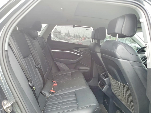 Audi E-Tron Prestige* 4x4 - автомобили, коли, обяви за нови и употребявани 10