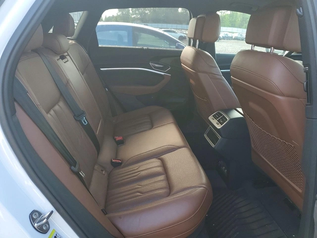 Audi E-Tron Prestige quattro - автомобили, коли, обяви за нови и употребявани 10