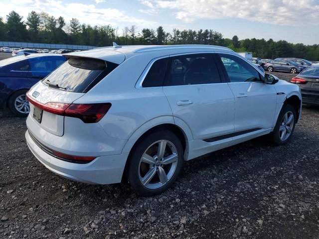 Audi E-Tron Prestige quattro - автомобили, коли, обяви за нови и употребявани 2