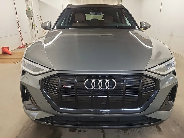 Audi E-Tron - автомобили, коли, обяви за нови и употребявани 1