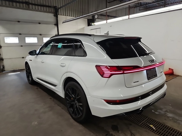 Audi E-Tron - автомобили, коли, обяви за нови и употребявани 5
