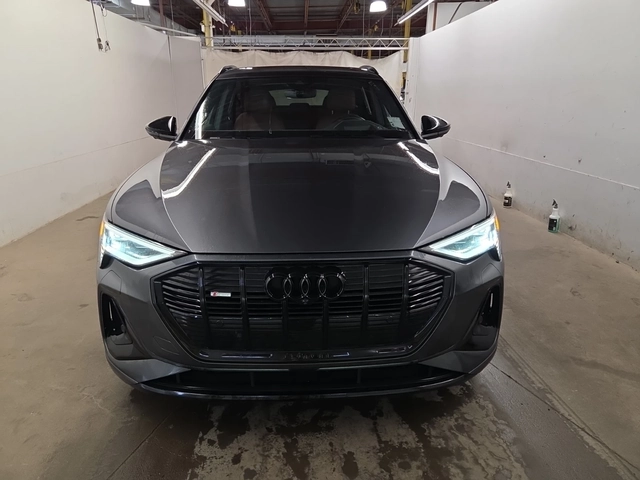 Audi E-Tron Sportback Technik / Quattro / HUD / - автомобили, коли, обяви за нови и употребявани 1