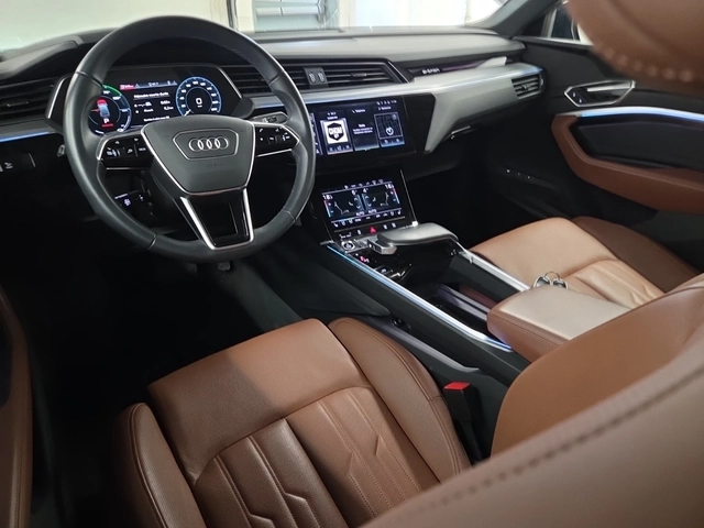 Audi E-Tron Sportback Technik / Quattro / HUD / - автомобили, коли, обяви за нови и употребявани 9