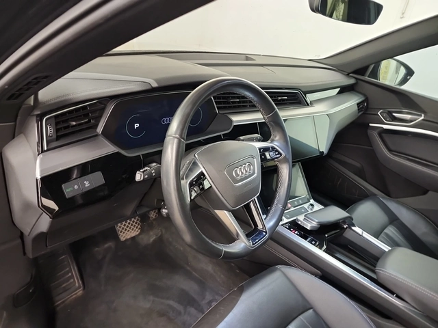Audi E-Tron - автомобили, коли, обяви за нови и употребявани 10