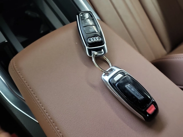 Audi E-Tron - автомобили, коли, обяви за нови и употребявани 8