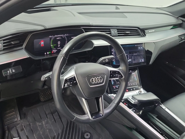 Audi E-Tron Sportback Technik / Quattro / HUD / Panorama / - автомобили, коли, обяви за нови и употребявани 10