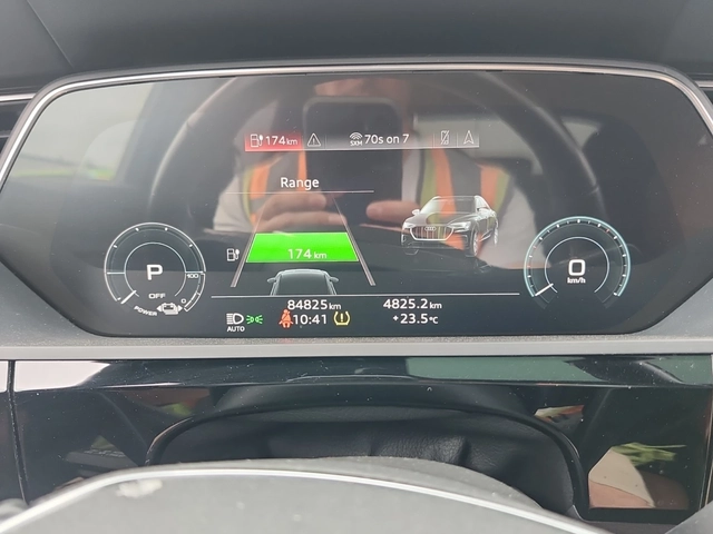 Audi E-Tron Sportback Technik - автомобили, коли, обяви за нови и употребявани 8