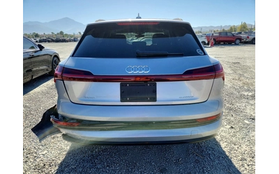 audi-e-tron - 4