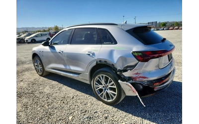 audi-e-tron - 5