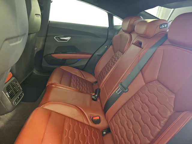 Audi E-Tron GT quattro Prestige - автомобили, коли, обяви за нови и употребявани 9