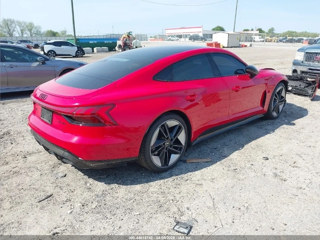 Audi E-Tron GT RS GT QUATTRO - автомобили, коли, обяви за нови и употребявани 5