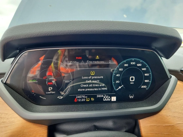 Audi E-Tron GT PREMIUM PLUS QUATTRO - автомобили, коли, обяви за нови и употребявани 8